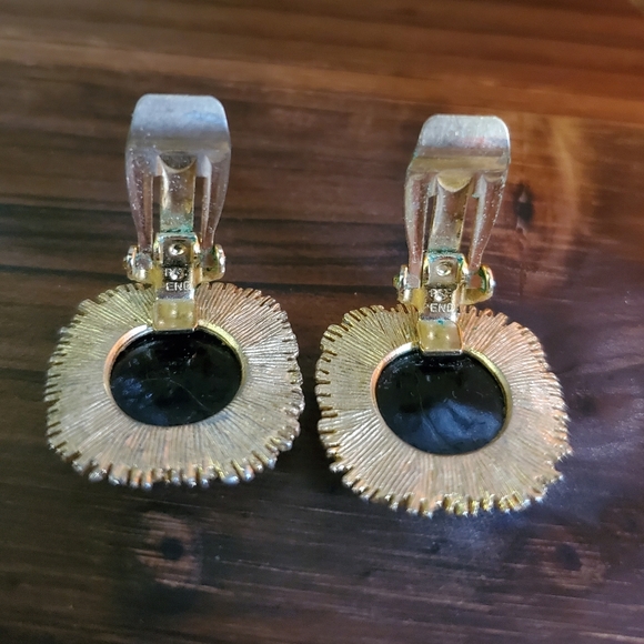 Truly unique Judy Lee clip on earings - Picture 5 of 6